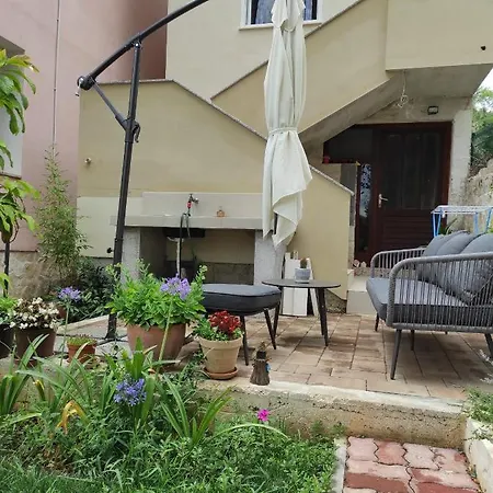 Holiday home Podvrsina1a Rosa *