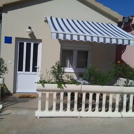 Podvrsina1a Rosa Holiday home Preko