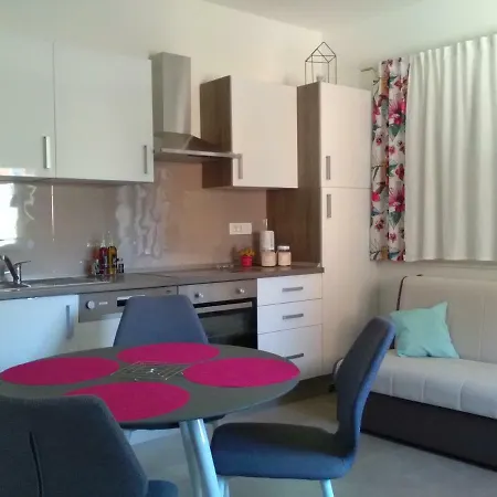 Podvrsina1a Rosa Holiday home *