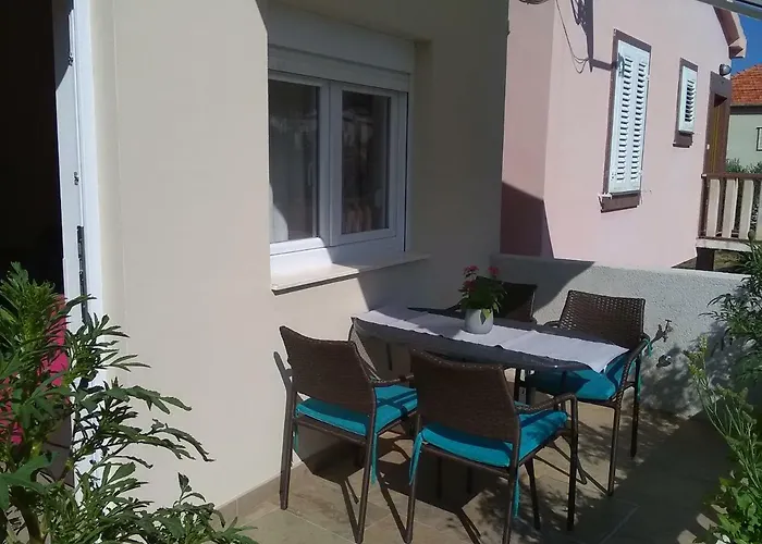 Tatil Evi Podvrsina1a Rosa Preko