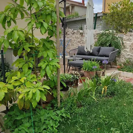 Casa de Férias Podvrsina1a Rosa