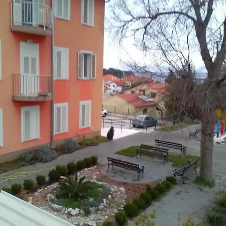 Casa de Férias Podvrsina1a Rosa *