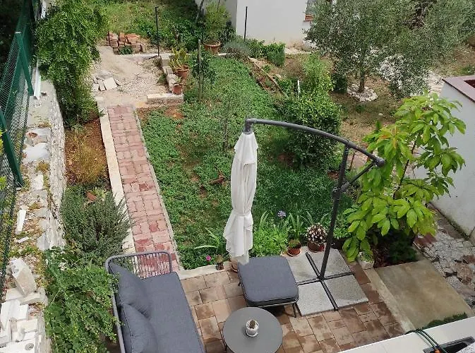 بيت للعطل Podvrsina1a Rosa