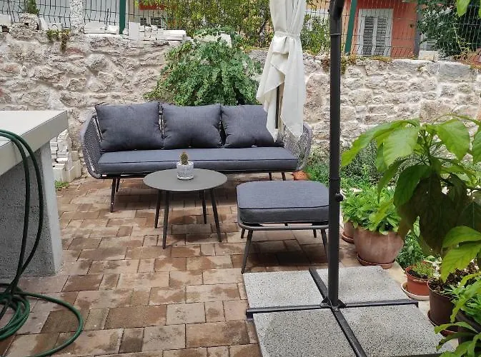 Podvrsina1a Rosa بيت للعطل