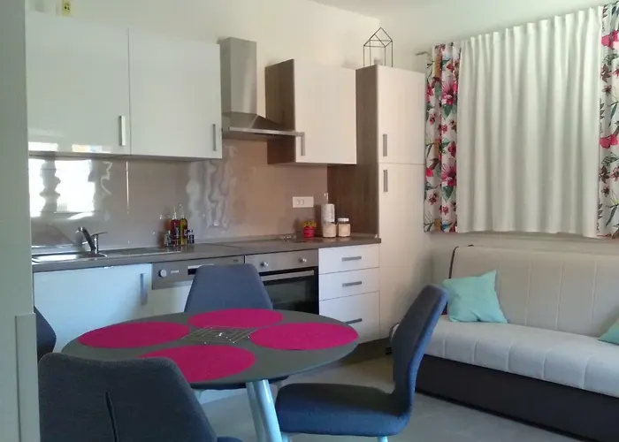 Podvrsina1a Rosa بيت للعطل *