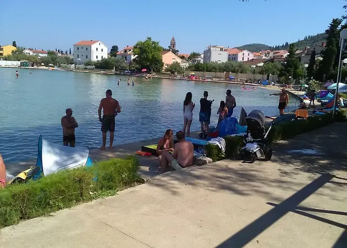 Podvrsina1a Rosa بيت للعطل