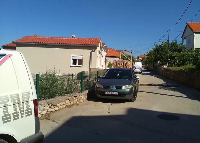 بيت للعطل Podvrsina1a Rosa *