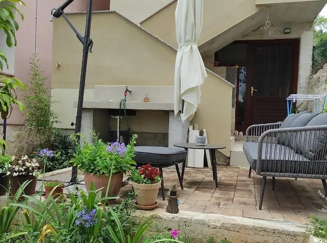 Holiday home Podvrsina1a Rosa *