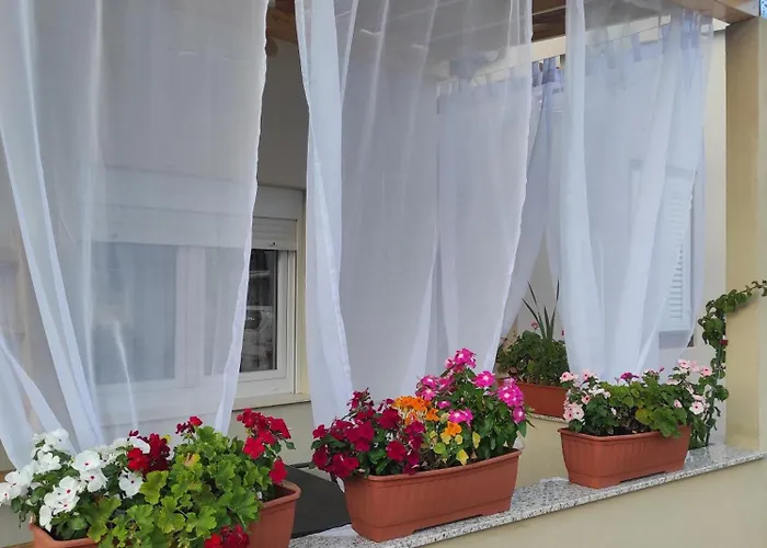 Holiday home Podvrsina1a Rosa
