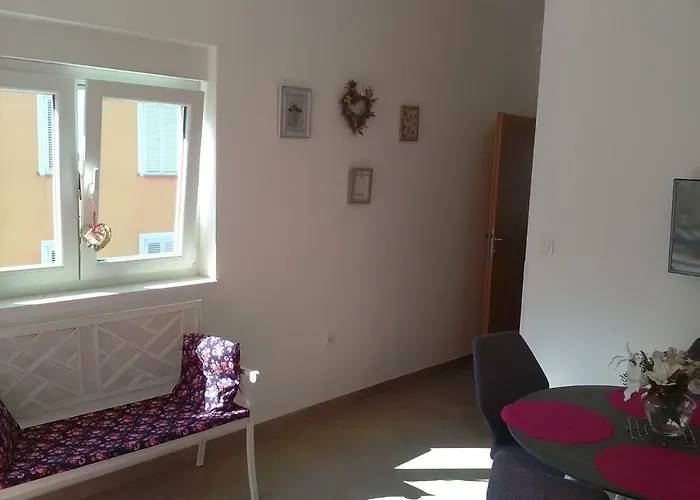 Holiday home Podvrsina1a Rosa