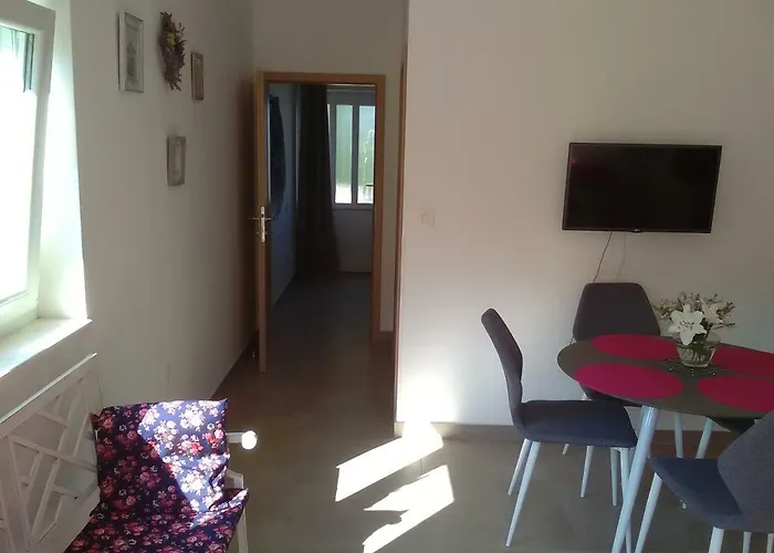 Holiday home Podvrsina1a Rosa